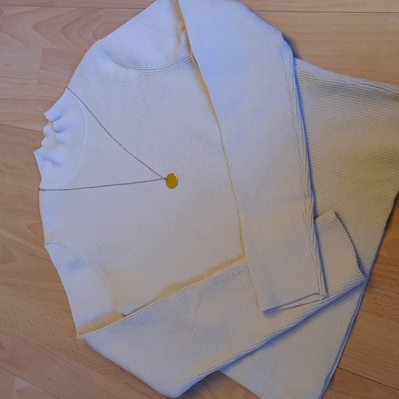 H&M ribbed turtleneck sweater 🤍 - Picture 7 of 7